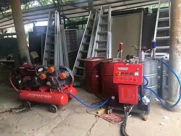 JNJX-III(E)型氣動噴涂機(jī)水箱保溫施工案例